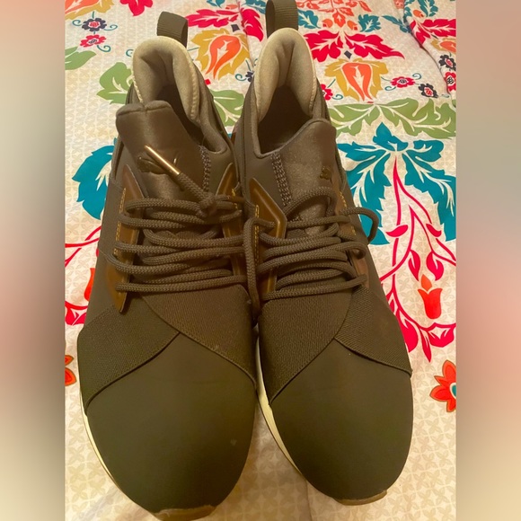 PUMAS - Picture 2 of 3